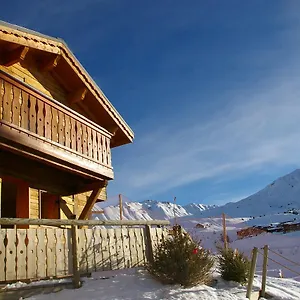 https://madame-vacances-les-chalets-des-alpages-la-plagne.hotels-rhonealpes.com